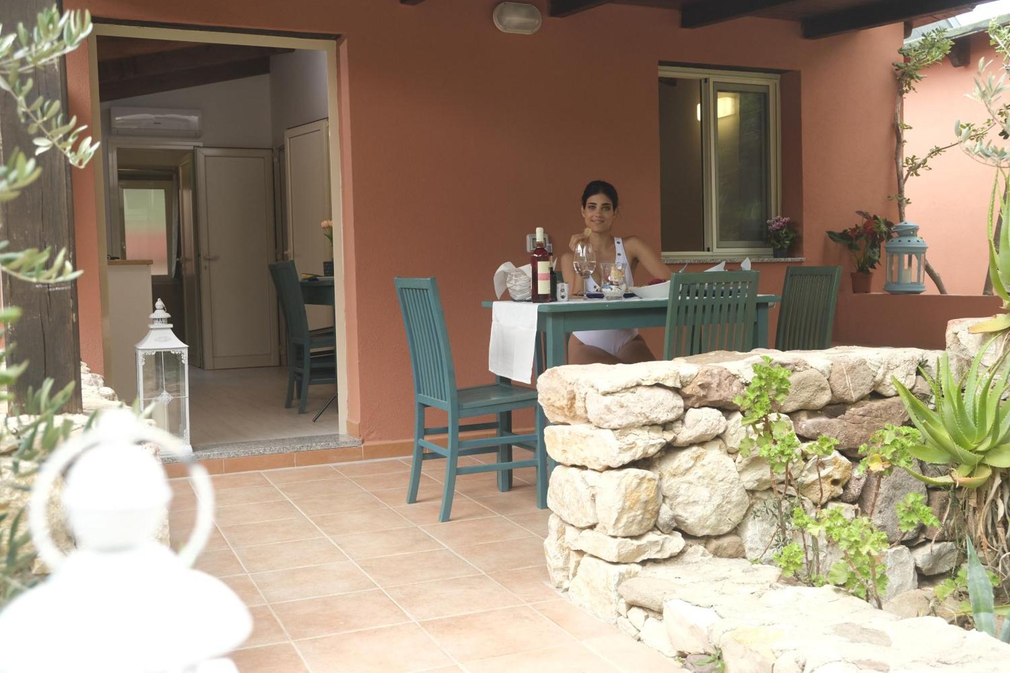 Villaggio Camping Torre Del Porticciolo ปอร์โต คอนเต ห้อง รูปภาพ